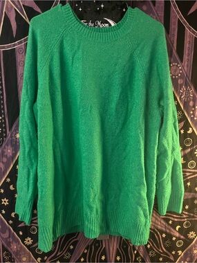 Crewneck Sweatshirt Sweater in Vibrant Green by